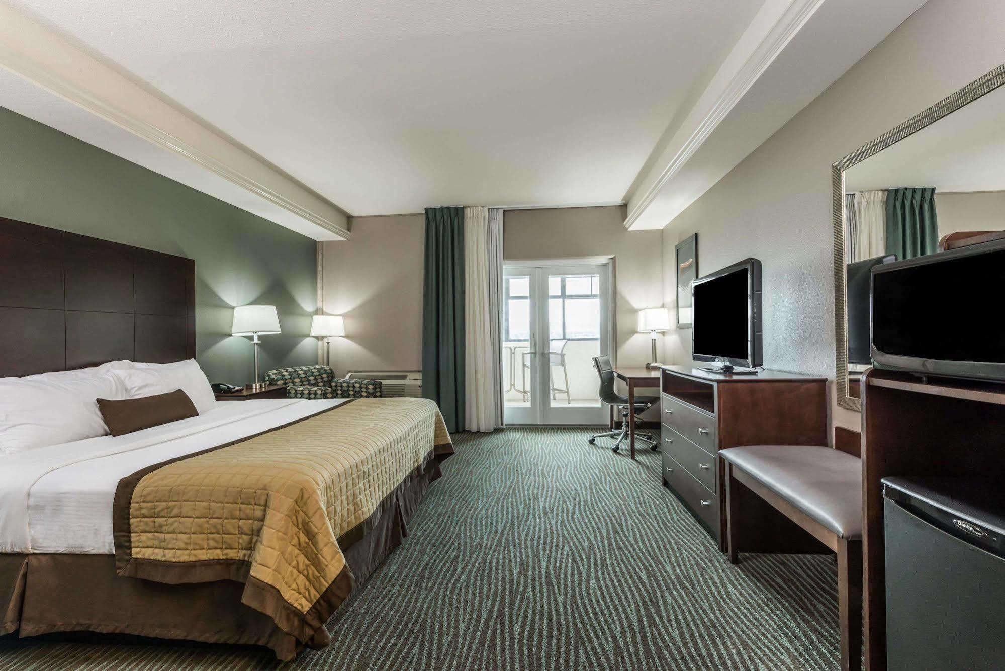 Baymont By Wyndham Bellevue Hotel Exterior photo