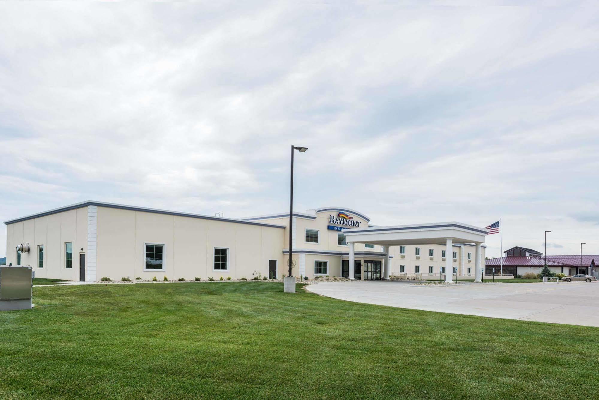 Baymont By Wyndham Bellevue Hotel Exterior photo